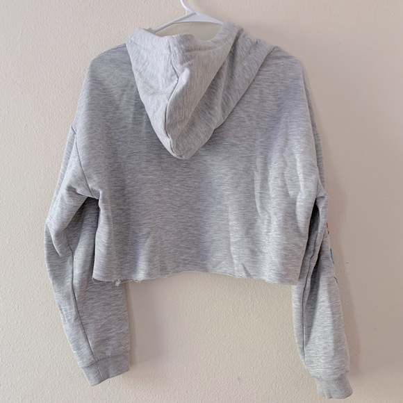 Super comfy crop hoodie with flowers on the sleeves - Picture 3 of 3